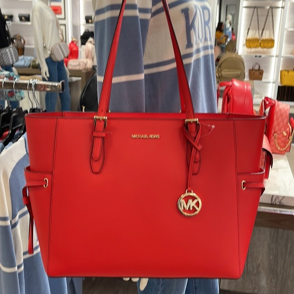 Michael Kors Gilly Large Drawstring Travel Leather Top Zip Tote 
Dk Sangria 
NWT - Picture 5 of 16